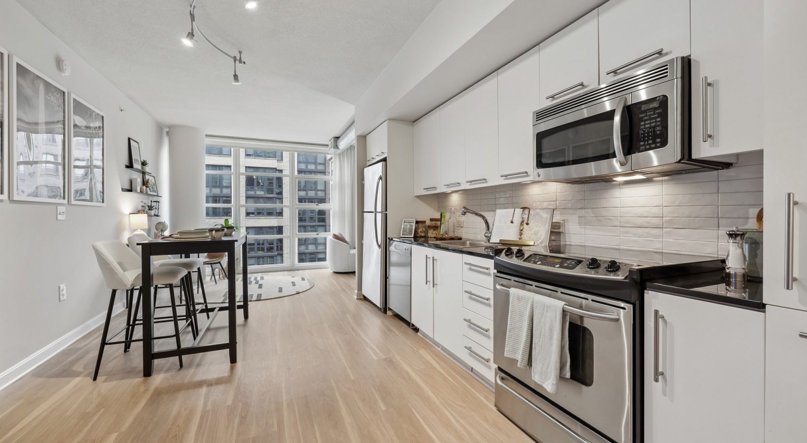 Designer Kitchen at Onyx on First